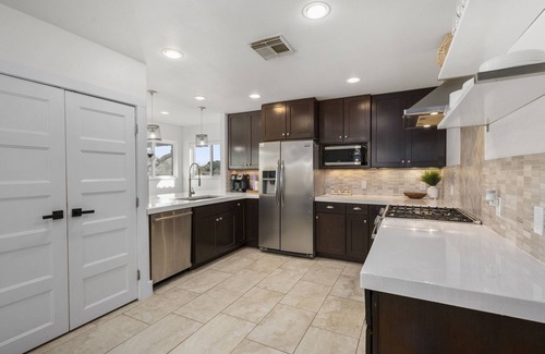 Columbus Other | Stable Oaks with PARTY BARN, pond, firepits on 5 acres!