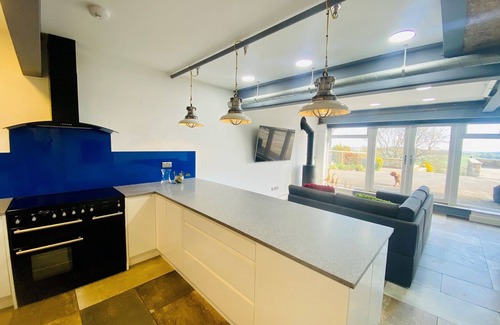 Cutthorpe Cottage | Stable View, Ambron House