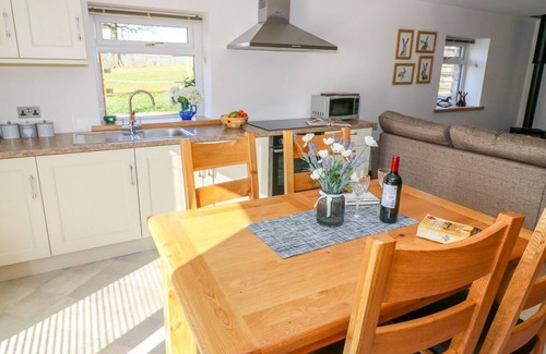 Clitheroe Cottage | STABLE VIEW COTTAGE, pet friendly, with hot tub in Bolton-By-Bowland
