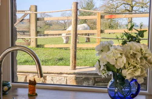 Clitheroe Cottage | STABLE VIEW COTTAGE, pet friendly, with hot tub in Bolton-By-Bowland