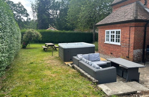 Alderbury Cottage | Stables Cottage by Group Retreats