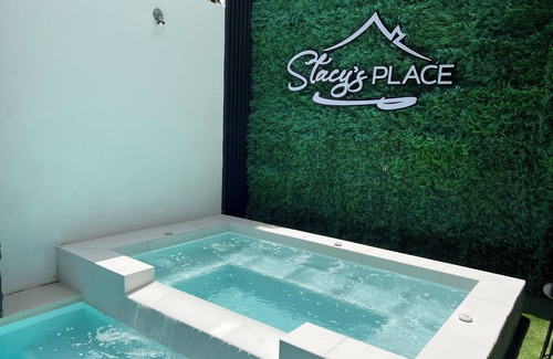 Saint James Apartment | Stacys Place #3: Studio Apartment