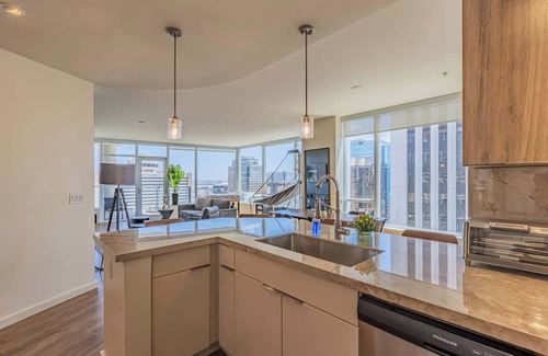 Downtown Phoenix Apartment | Stadium District Apt| Pool,Gym,Balcony,Parking,W/D