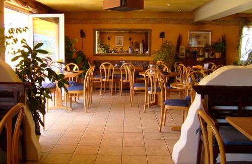 Gruenstadt House | StadtCafé Pension