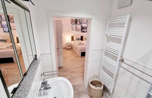 Weingarten Apartment | Stadtgarten-Studio + parking in the center