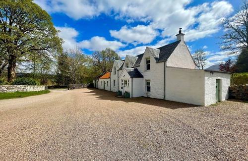 Spean Bridge Cottage | Stalkers Cottage - a cottage that sleeps 5 guests in 3 bedrooms