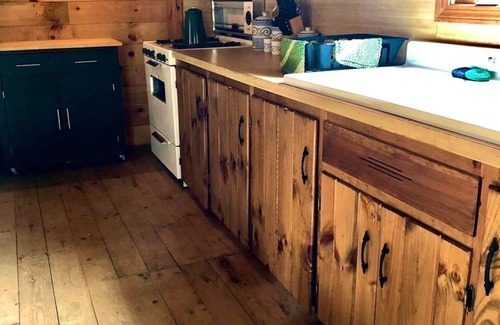 Porter Cabin | Stand alone waterfront rustic cabin!