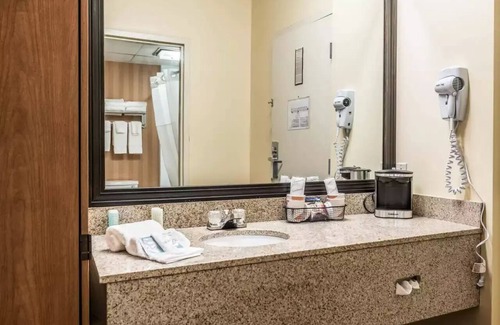 Bangor House | Standard 2 Queen Beds Room