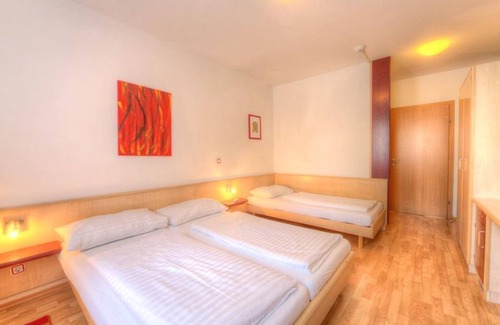 Rust Bed & Breakfast | Standard Dreibettzimmer - Hotel am See Rust