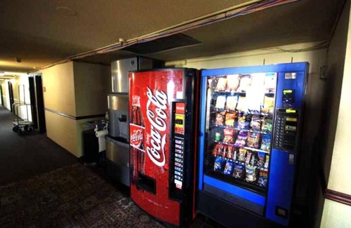 Roseville Hotel | Standard Queen Room Non-Smoking
