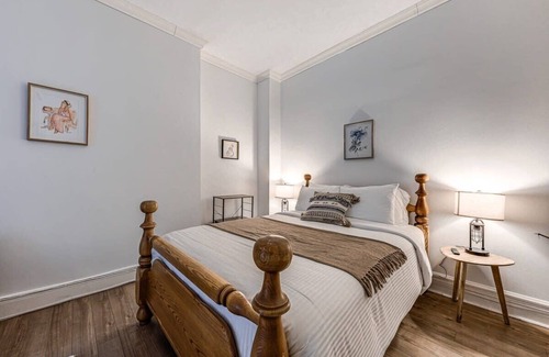 Vieux-Quebec-Cap-Blanc-colline Parlementaire Hotel | Standard Room #2 Summ