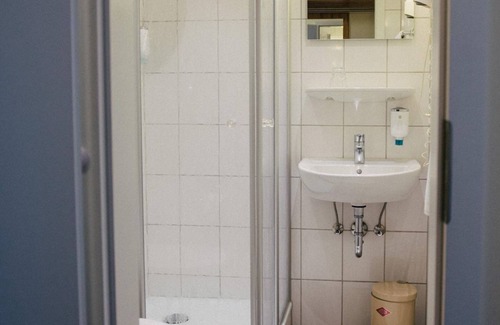 Buchholz House | Standard Single Room - Gasthaus Straw
