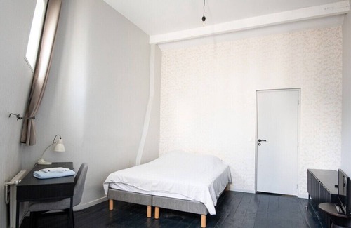 Roubaix House | Standing room 8 private with key downtown