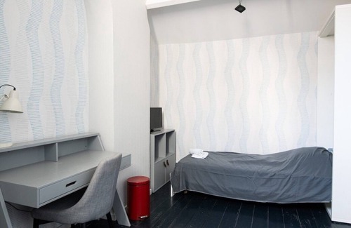 Roubaix House | Standing room 9 private with key downtown