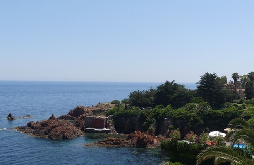Le Trayas Apartment | Standing Studio CAP Neree