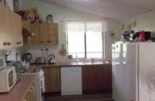 Woolooga Bed & Breakfast | Staple House Bed and Breakfast
