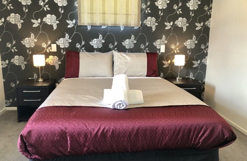 Twizel House | Star Gaze from Rhoboro Road (Wifi)-Xmas/New Year Rates Refer Description