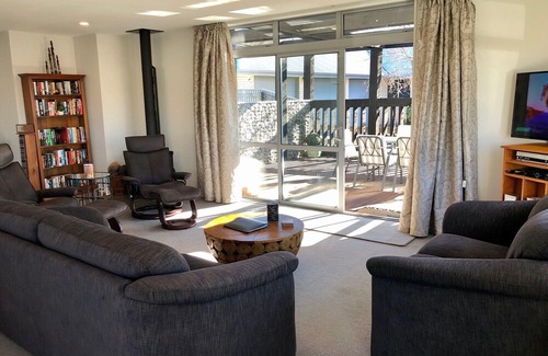 Twizel House | Star Gaze from Rhoboro Road (Wifi)-Xmas/New Year Rates Refer Description