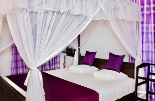 Tangalle Ski Chalet | Star Light Cabanas & Restaurant