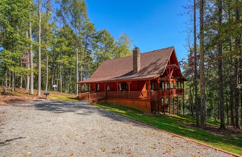 Logan Cabin | Star Ridge - Pet Friendly - 3BR/2BA Walk to Old Man's Cave