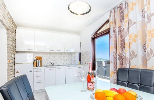 Stomorska Apartment | Star - With Swimming Pool - A5