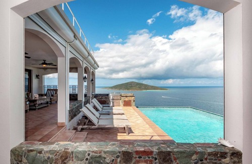 Rosendal Villa | - Stardust Villa - 5 minutes from Magens Bay!