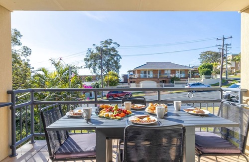 Shoal Bay House | Starfish Lodge, 2-1a Messines St - pet friendly, air con and Wi-Fi