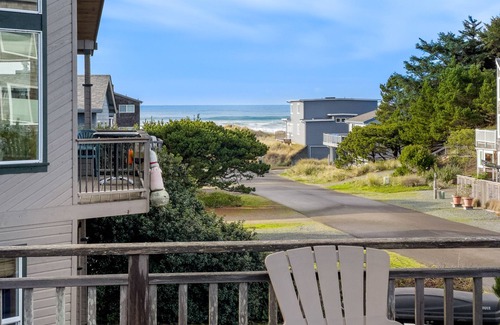 Manzanita House | Stargazer-1/2 blk to the beach and golf course, ocean view from deck MCA#251