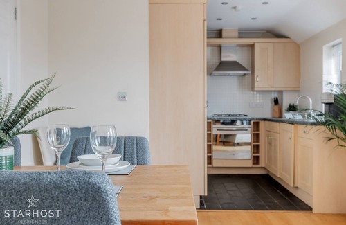 Newbury Apartment | StarHost Residences - Smart 2 bedroom apartment