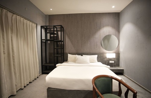 Nashik Resort | Starlight Oasis Resort Spacious 7-bedroom with WiFi, AC in brilliant Nashik