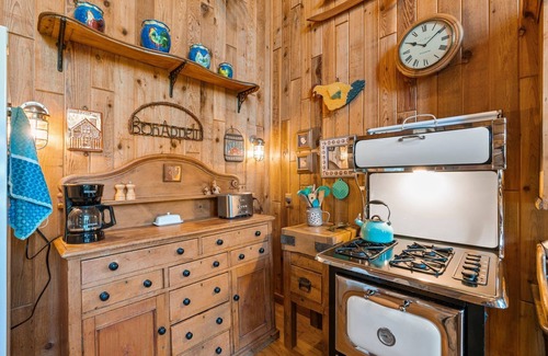 Columbine Lake House | Starlink Internet, EV Charger, Pet Friendly, Cozy!