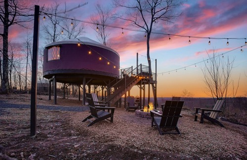 Knox Dale House | Starlit Haven YURT 2 w/HOT TUB, Smart TV + VIEWS!