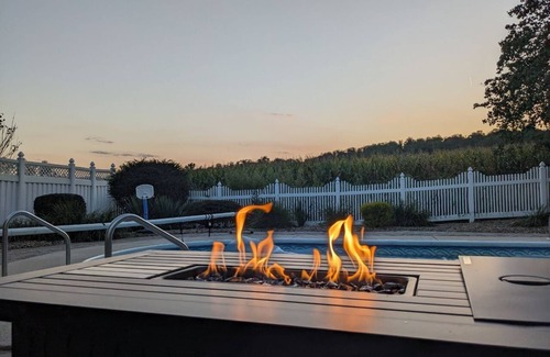 Curryville House | Starlit Oasis, HOT TUB, Fire Pit, Fireplace, XBOX