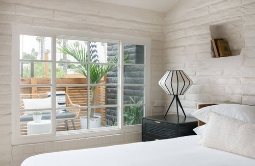 South Oceanside Hotel | Starman Studio 6