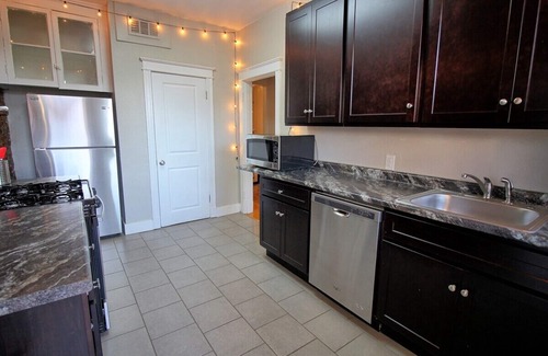 Tower Grove South Apartment | Starry Night | Steps to Tower Grove Park