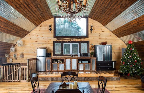 Sugar Grove Cabin | Starry Nights: Farm Stay, Zip Lines, Fishing & Petting Zoo?