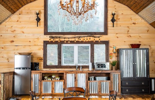 Sugar Grove Cabin | Starry Nights: Farm Stay, Zip Lines, Fishing & Petting Zoo?