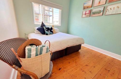 Three Anchor Bay House | Starry Starry Night - Cape Town, 3-Bedroom 3-Bathroom Seaside House in Three Anchor Bay
