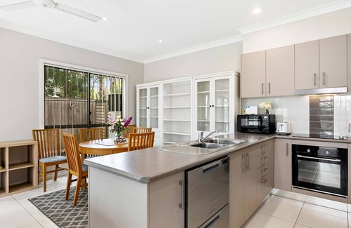 Torquay House | Stars on Torquay- Ideal Get Away Paradise - CoastHM