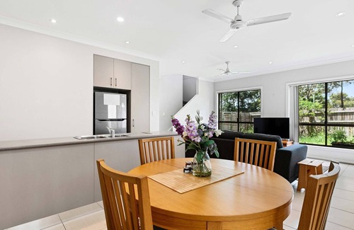 Torquay House | Stars on Torquay- Ideal Get Away Paradise - CoastHM
