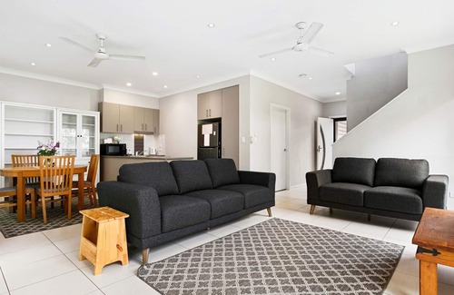 Torquay House | Stars on Torquay- Ideal Get Away Paradise - CoastHM