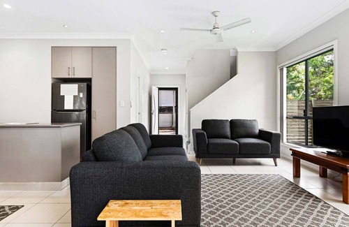 Torquay House | Stars on Torquay- Ideal Get Away Paradise - CoastHM