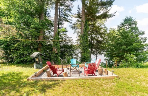 Gravenhurst House | Statb& Fish at European Style Cottage on the Sandy Lake of Gull