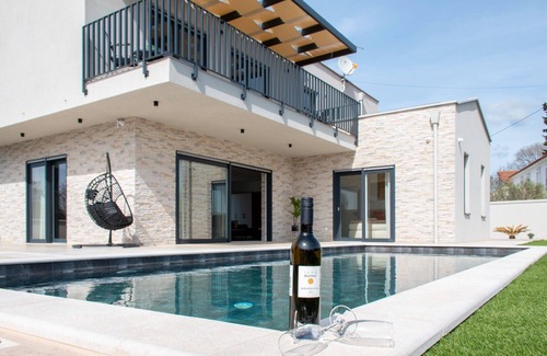 Kruncici Villa | State-of-the-art new villa with private heated pool