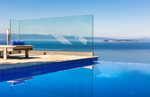 Glossa Villa | State-of-the-Art Villa has Infinity Pool, Jacuzzi, Comfort Cooling, Sunset View
