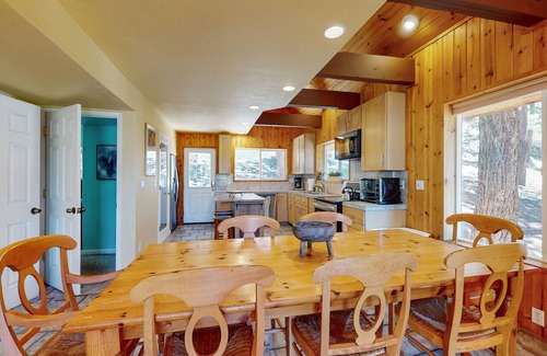 Upper Kingsbury House | Stateline Chalet: 5BR, Panoramic Mountain Views, Dipping Pool & Dry Sauna