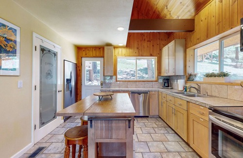 Upper Kingsbury House | Stateline Chalet: 5BR, Panoramic Mountain Views, Dipping Pool & Dry Sauna