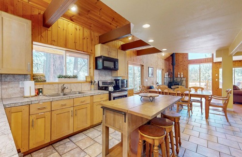 Upper Kingsbury House | Stateline Chalet: 5BR, Panoramic Mountain Views, Dipping Pool & Dry Sauna