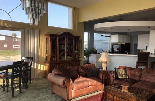 Lengueta Arenosa House | Stately oceanfront villa.