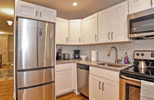 Beacon Hill Apartment | Stately on Cedar - Luxe 2-bedroom Beacon Hill apartment with AC, WiFi near MGH